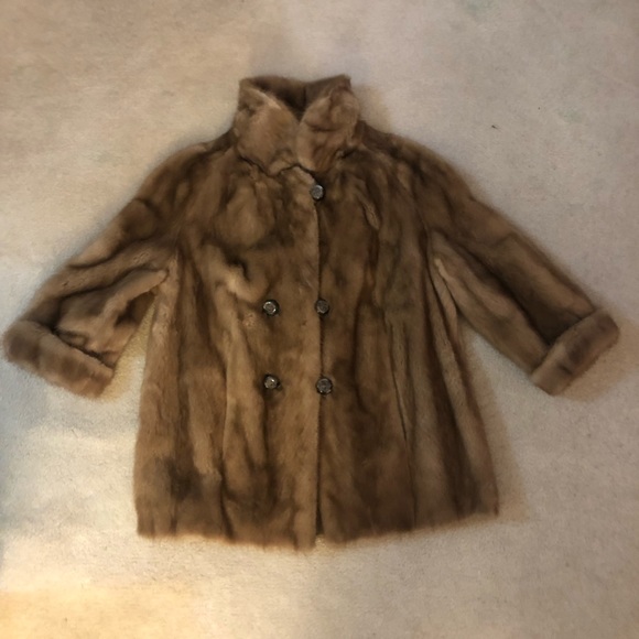 Vintage women’s light brown/ tan genuine fur coat - Picture 9 of 11